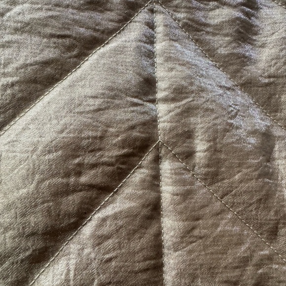 ST JOHN SPORT Gold Quilted Vest Ribbed Knit Detail Women Small NWOT - Picture 10 of 12